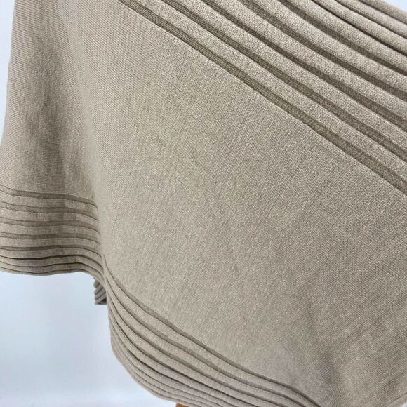 La Fiorentina Ruana Poncho With Faux Trim Collar Camel NWT - Picture 4 of 9